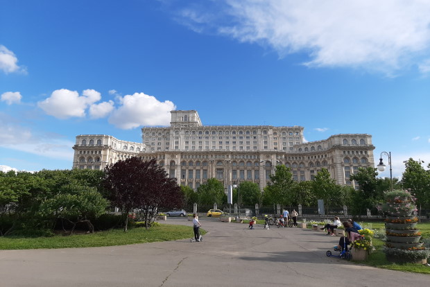 Cool places Bucharest MNAC terrace