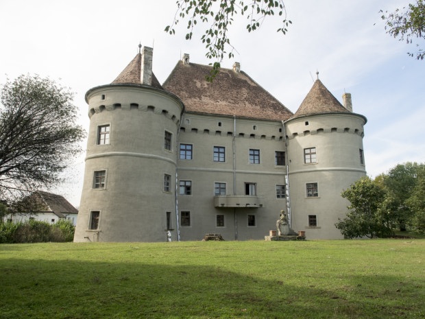 Stay in a castle Romania